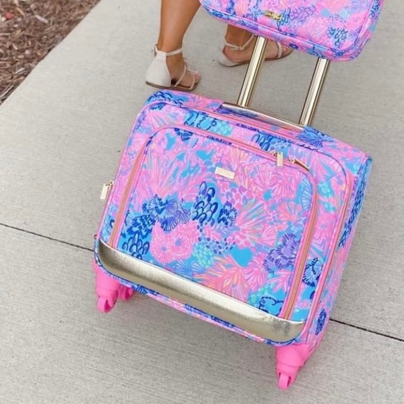 NEW Lilly Pulitzer Printed Under The Seat Carry On - Picture 8 of 16
